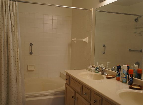 5th image of 135 N Welwyn St