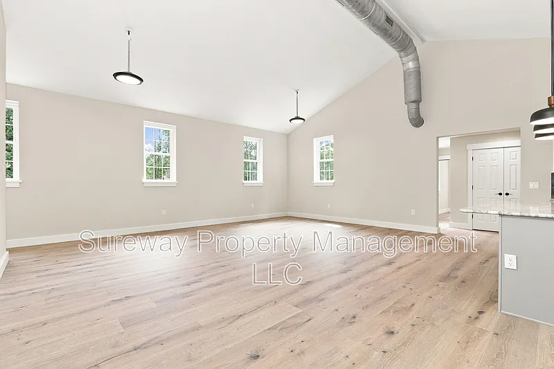2 bed, 1.0 bath, 1100 sqft, $2,650 — Photo 3