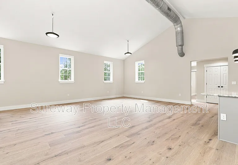 5565 Pennell Rd #1 — Photo 3