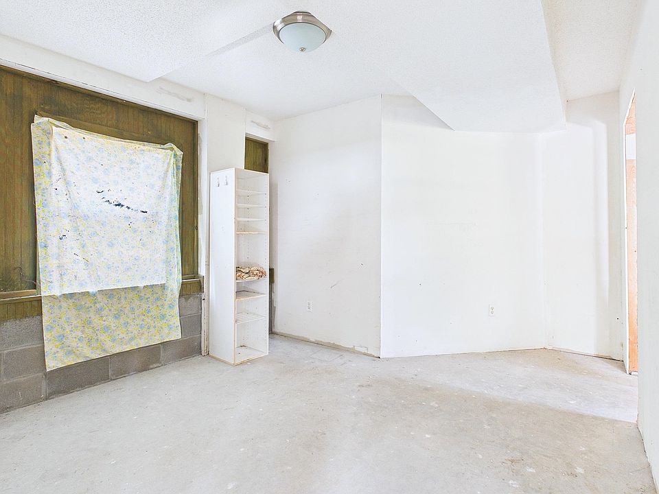 31st image of 117 Davis Dr