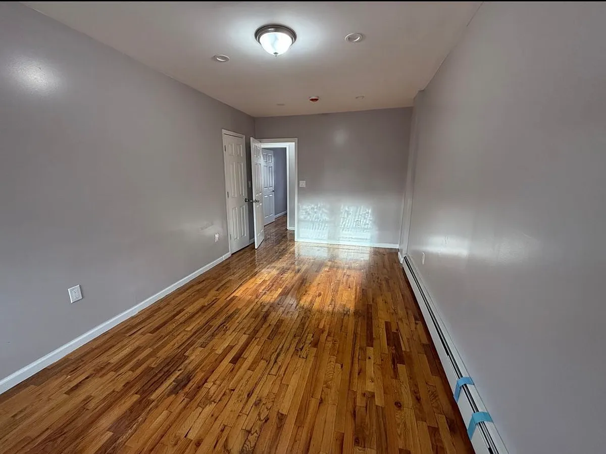 Building Photo - 1022 Linden Blvd #1