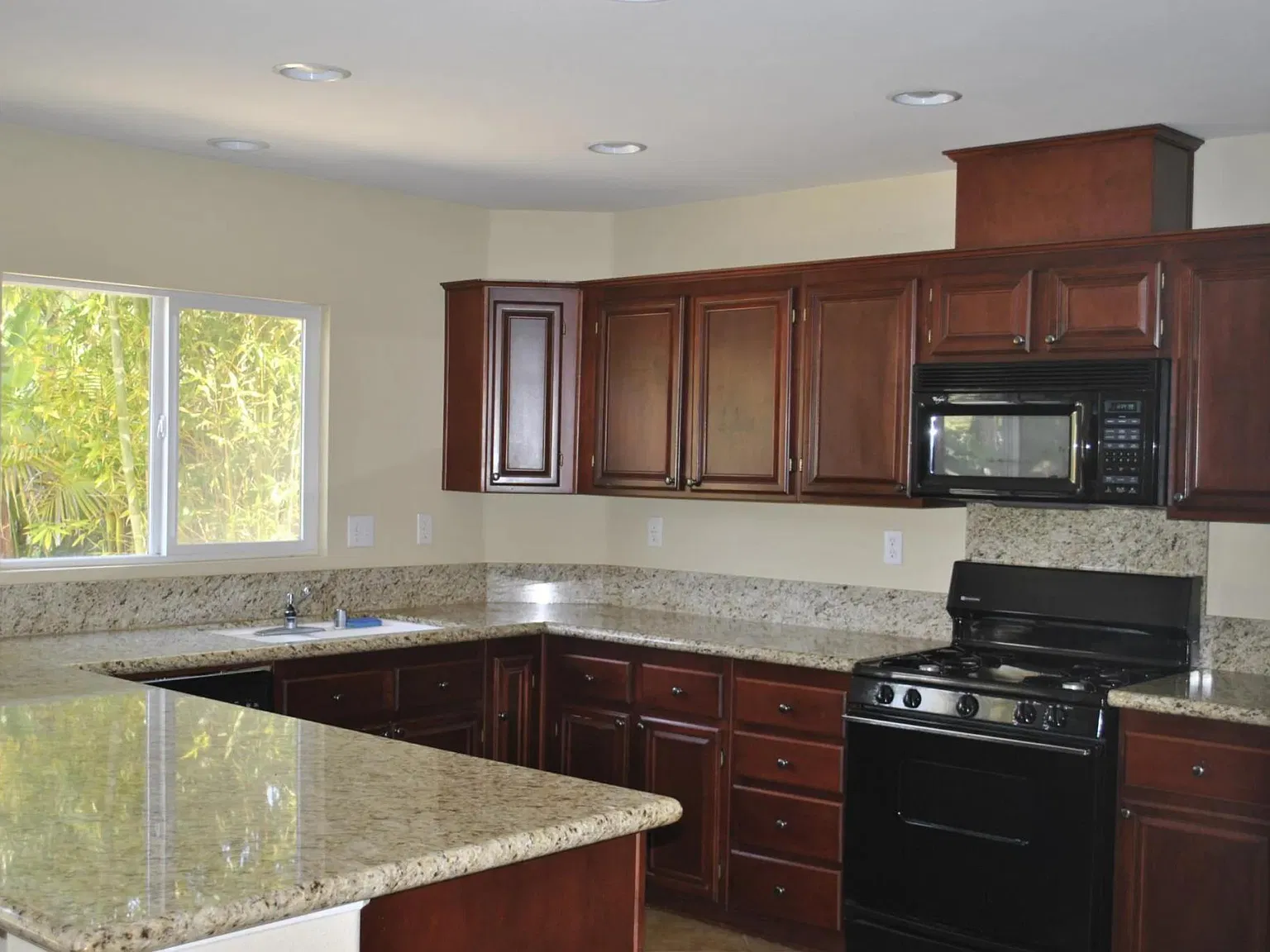 3 bed, 2.5 bath, 2394 sqft, $4,250 — Photo 4