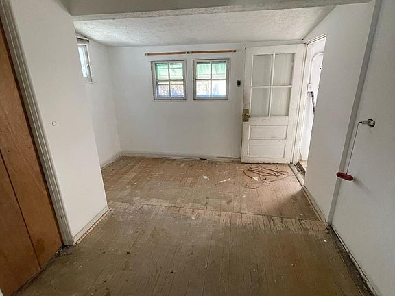 3rd image of 1784 W Gaulbert Ave