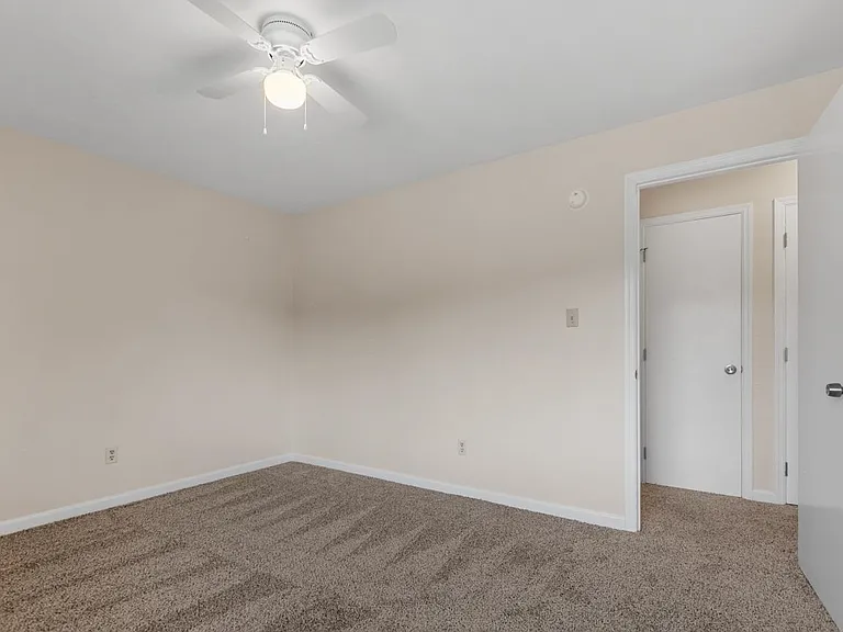 2188 Claremont Ln #C — Photo 33