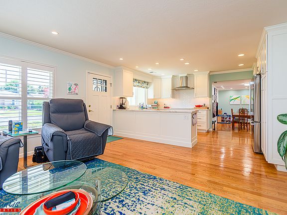 4th image of 3069 Alexander Ave