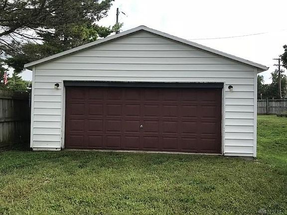 3rd image of 107 Salem St