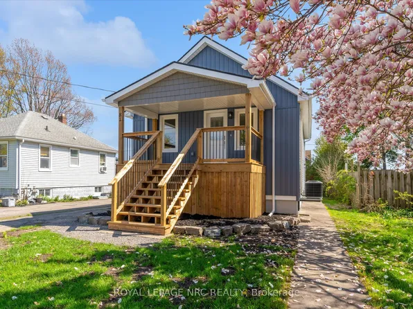 81 Christmas St, Pt Colborne, ON L3K 1M4