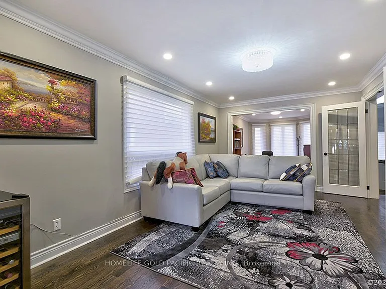 48 Havagal Cres — Photo 8