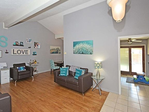 4th image of 22337 Marleen Dr