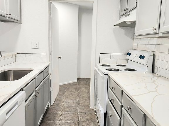 5th image of 2317 Windy Pine Ln