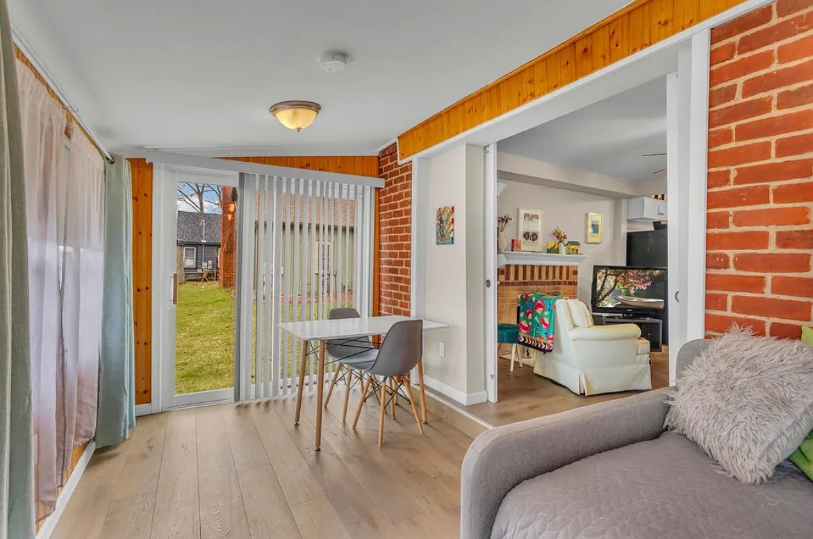 2 bed, 800 sqft, $1,700 — Photo 2
