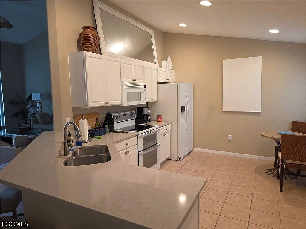 3 bed, 2.0 bath, 1857 sqft, $2,300 — Photo 4