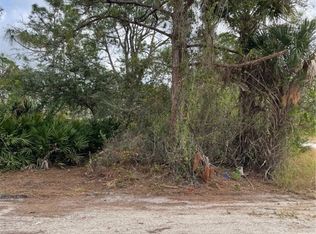 910 Franklin St E, Lehigh Acres, FL 33974