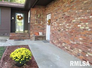 8 Kay Pl, Jacksonville, IL 62650