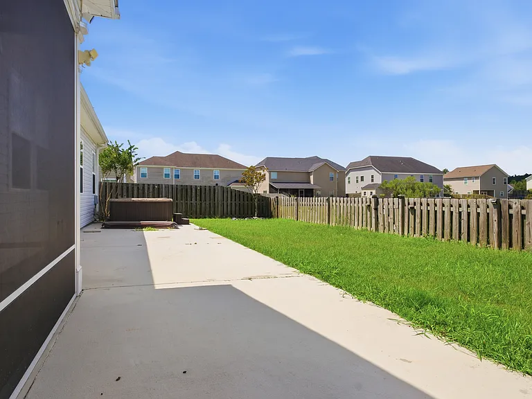 105 Grimsby Rd — Photo 36