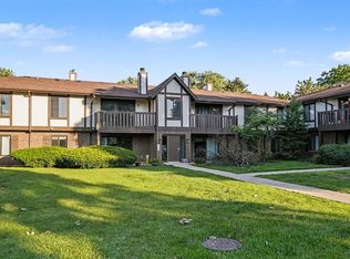 219 Uteg St APT E, Crystal Lake, IL 60014