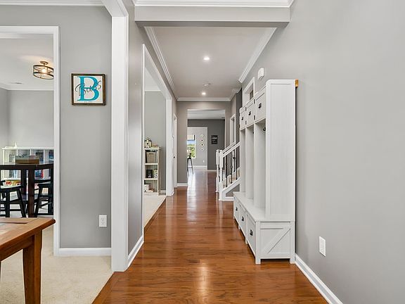 3rd image of 319 Rio Grande Pl