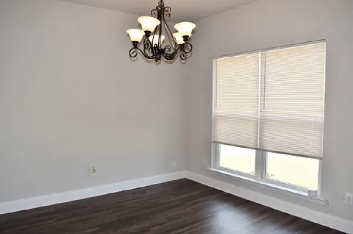 5 bed, 2608 sqft, $2,350 — Photo 4