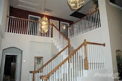 3rd image of 2001 Lakeway Dr