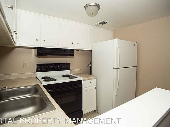 5th image of 3841 1/2 Daisy St APT 14