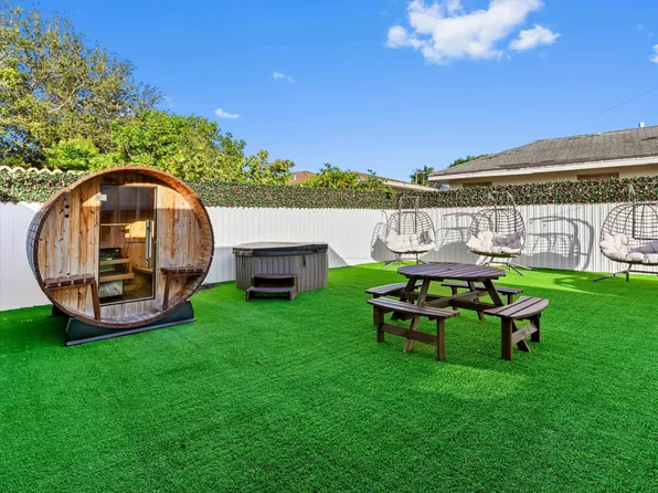 2128 Dock St, West Palm Beach, FL 33401