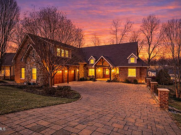 3rd image of 3016 Vicksburg Rd