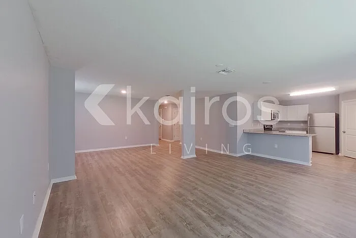4204 E 5th St — Photo 7