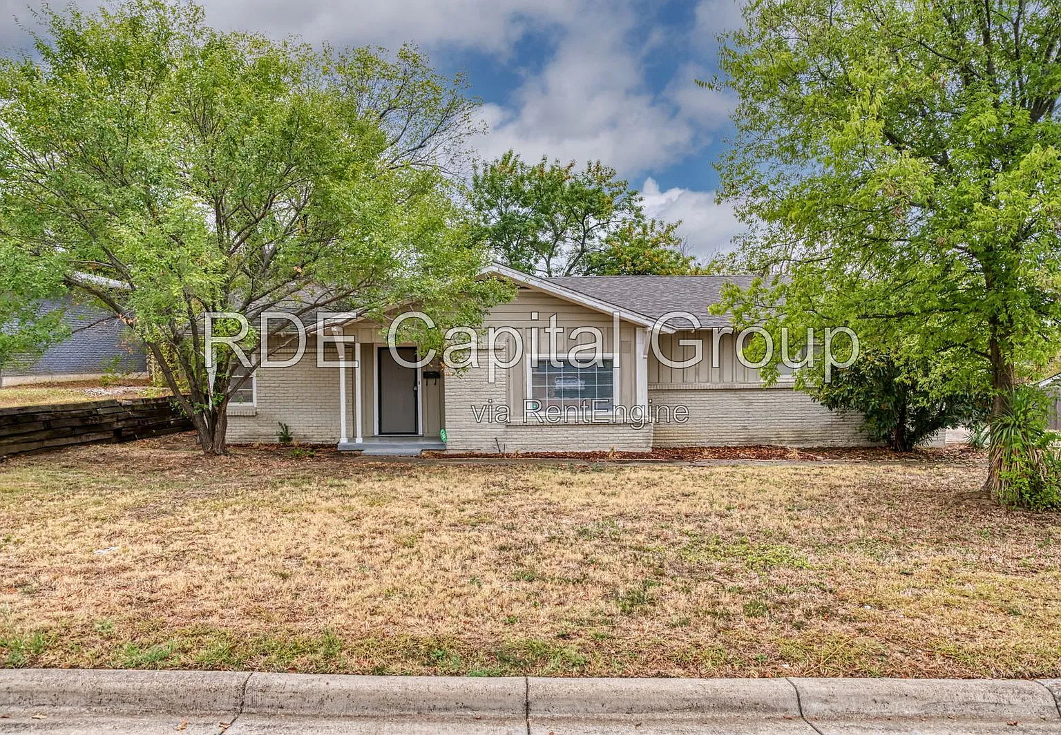 3 bed, 2.0 bath, 1941 sqft, $1,900 — Photo 1