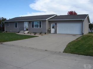 1018 S Shamrock Cir, Mount Pleasant, IA 52641
