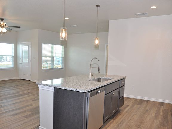 5th image of 503 Whirlaway Dr #A