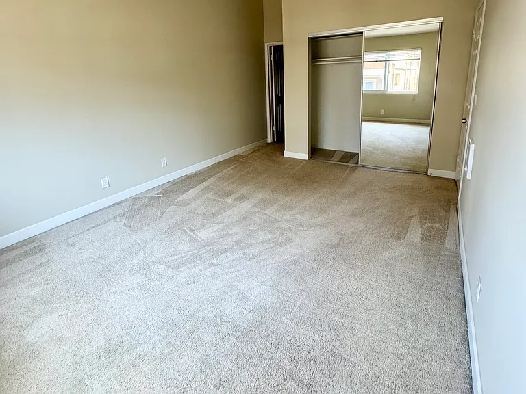 San Remo Apartments — Photo 9
