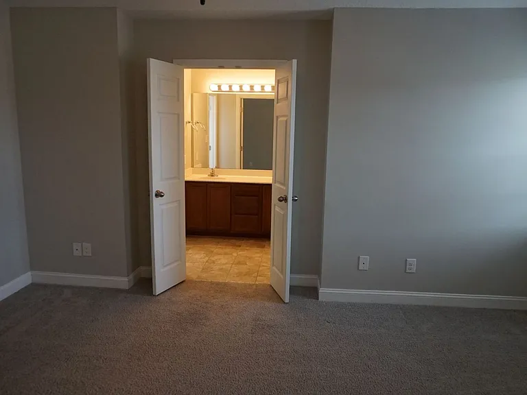407 Sundown Ct — Photo 34