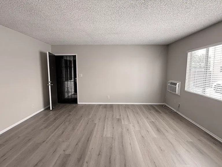 270 W Elmwood Ave #G — Photo 11