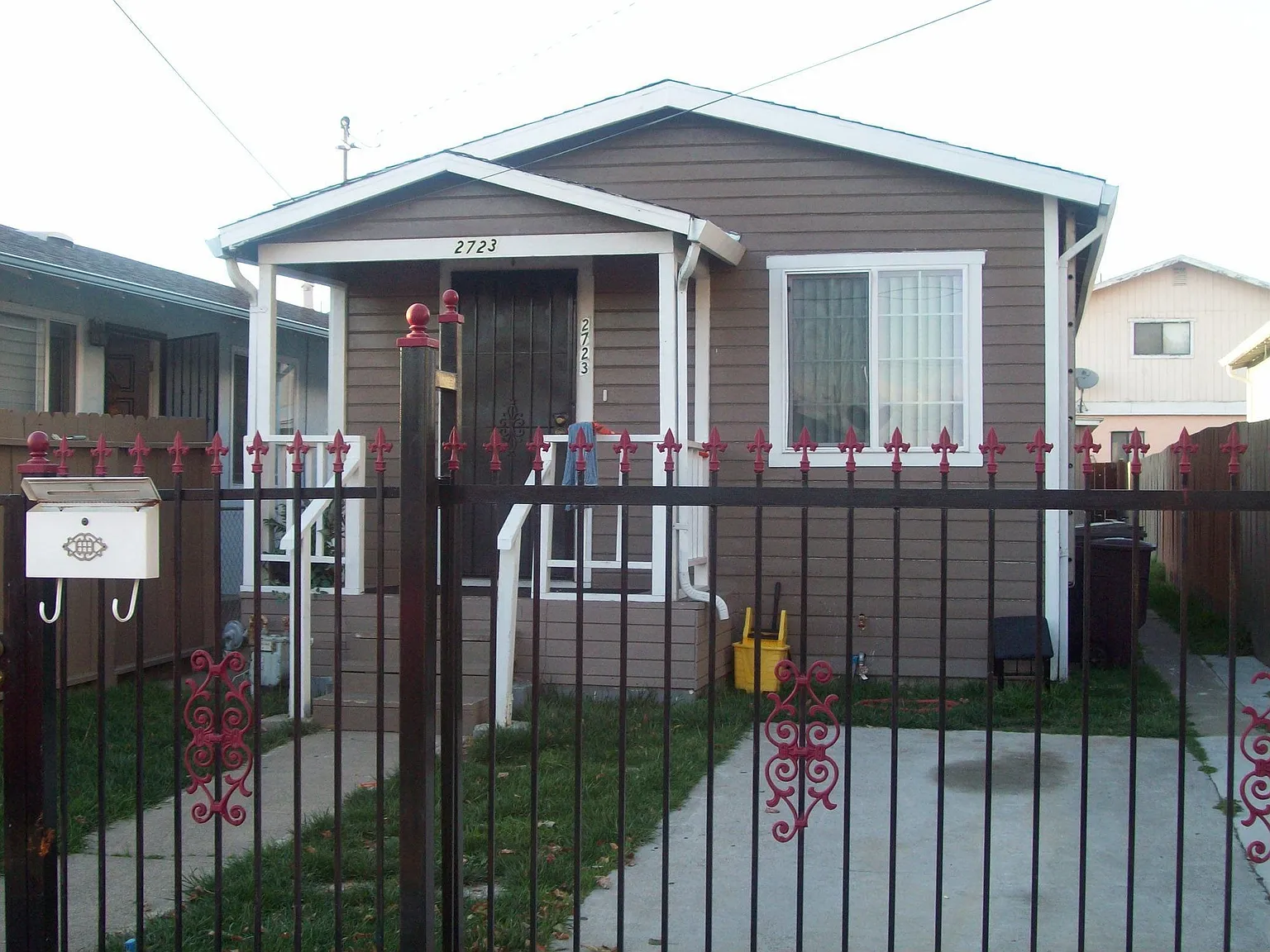 2723 74th Ave photo 1