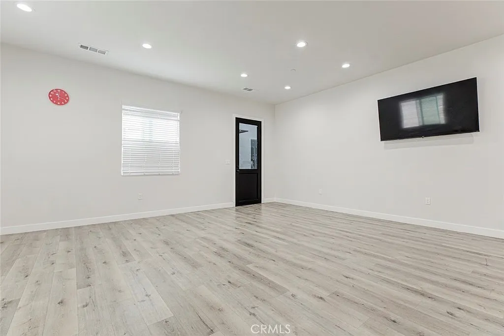 6 bed, 1810 sqft, $7,000 — Photo 3