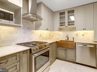 1300 Army Navy Dr APT 827, Arlington, VA 22202