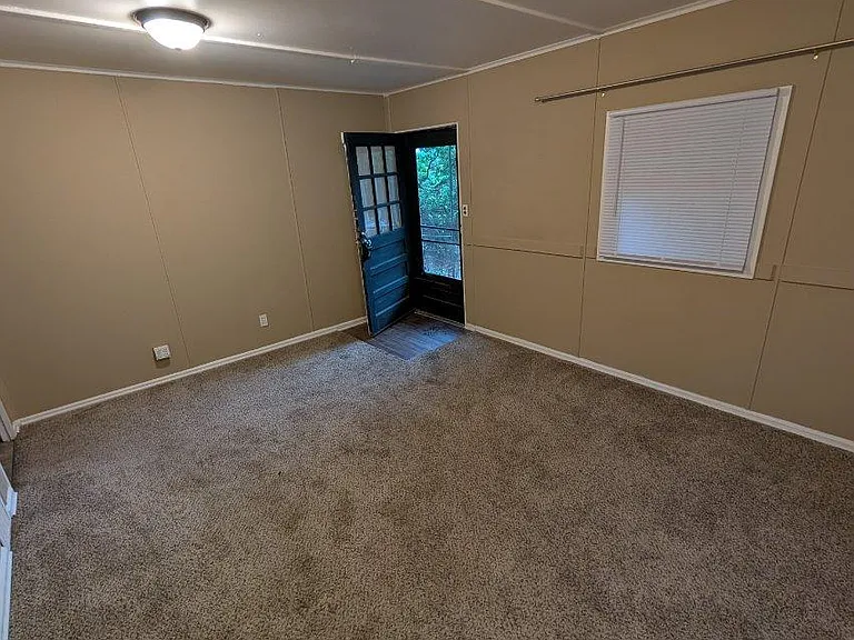752 S Beverly Dr — Photo 2