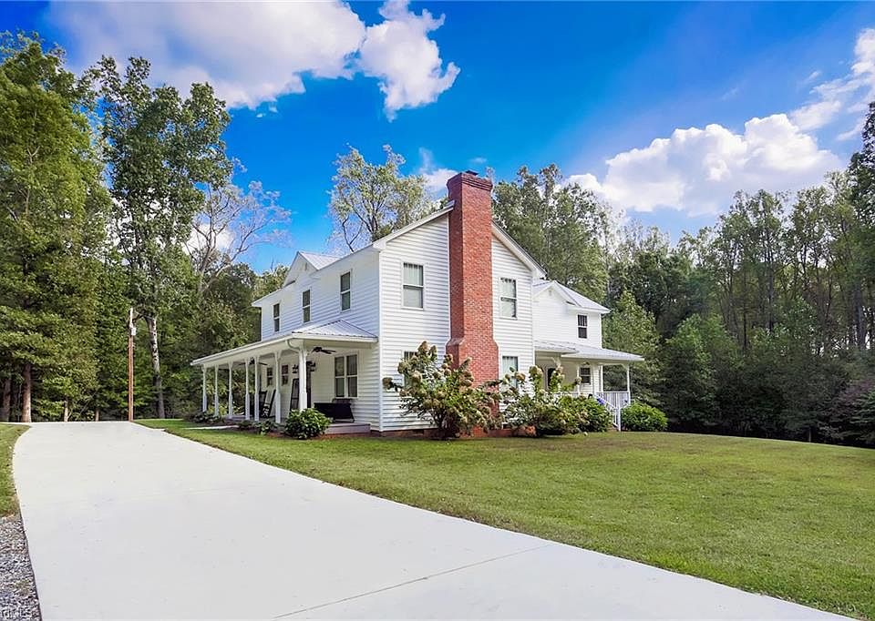 『William  NEWYORK』 561 W Williams St, Banning, CA 92220 | Redfin