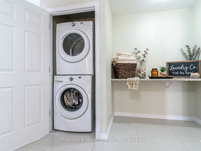 19 Lorraine Dr — Photo 12