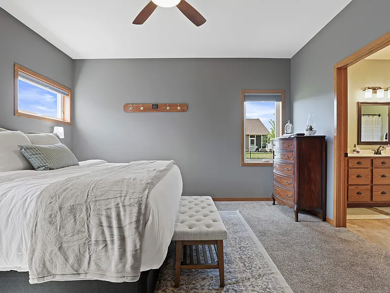 1016 Peterson Dr — Photo 30