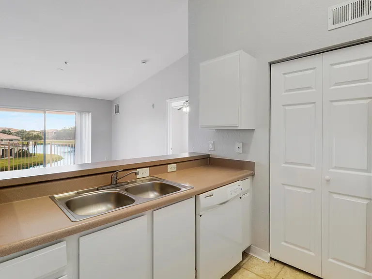 141 SW Palm Dr #306 — Photo 25
