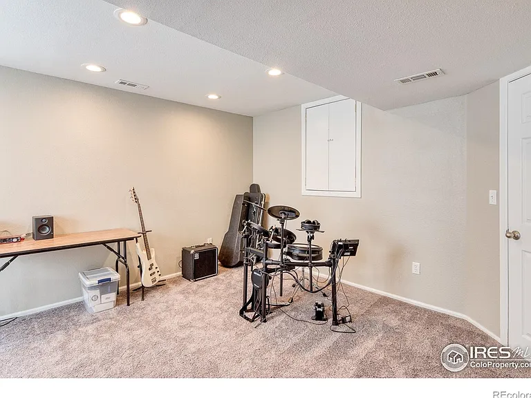 3145 E Yarrow Cir — Photo 9