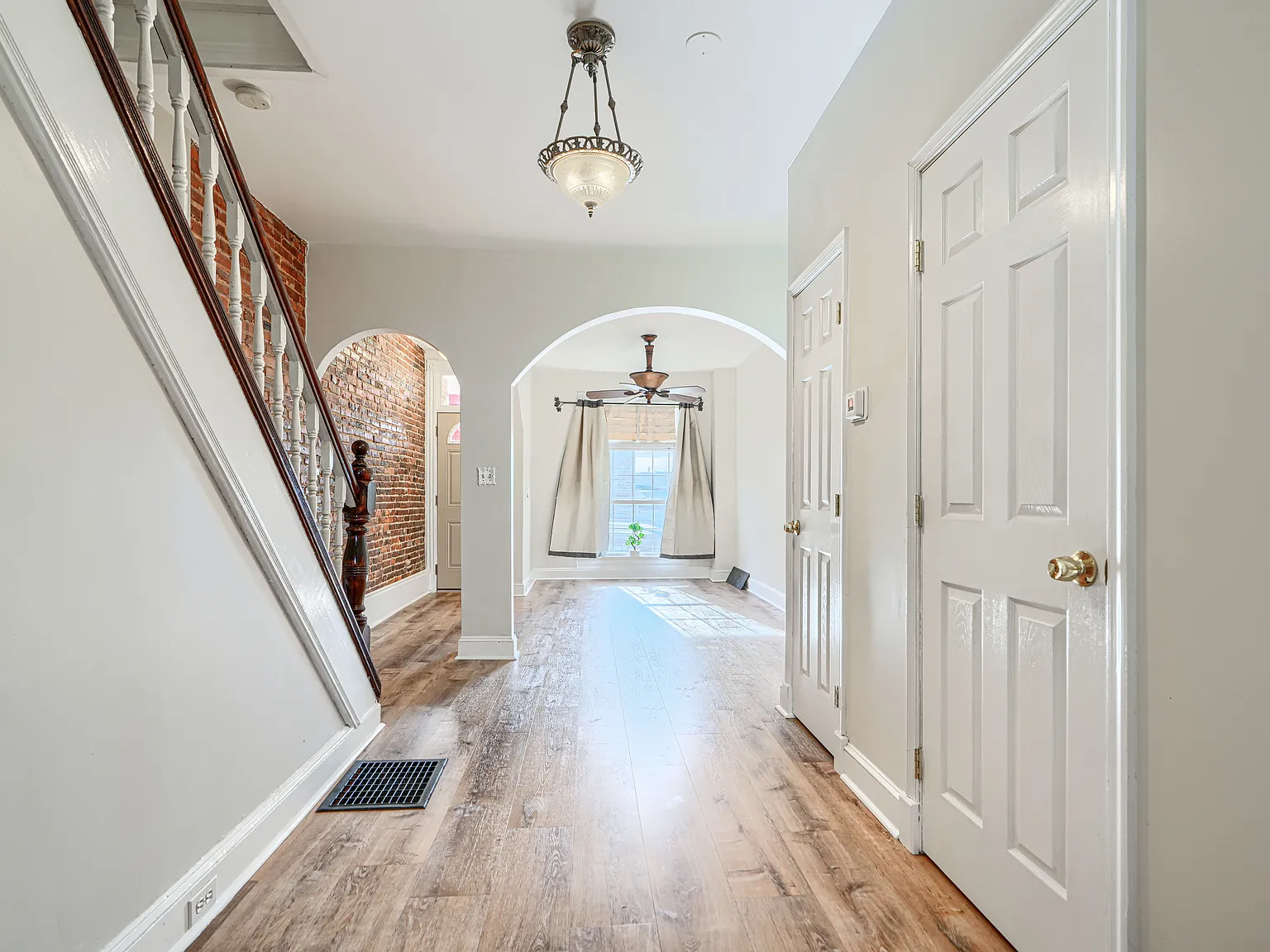 2 bed, 1.5 bath, 1144 sqft, $1,700 — Photo 3