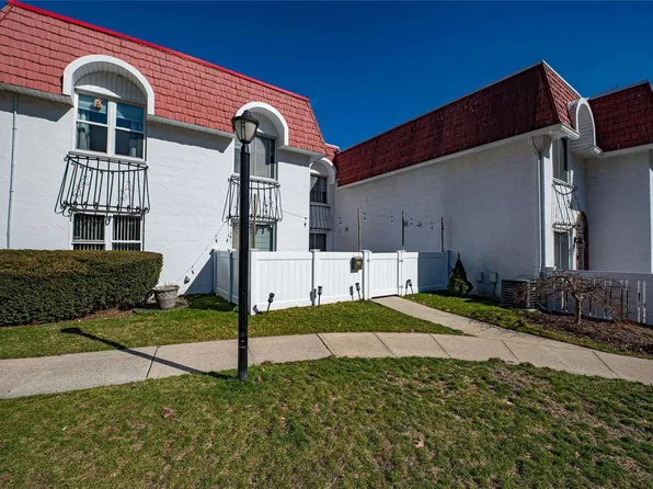 755 Blue Ridge Drive #755, Medford, NY 11763