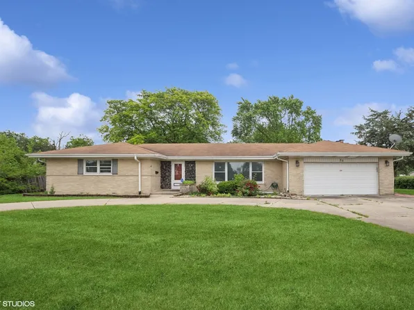 33 W Wise Rd, Schaumburg, IL 60193
