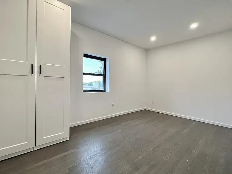 20-01 Steinway St #3 — Photo 14