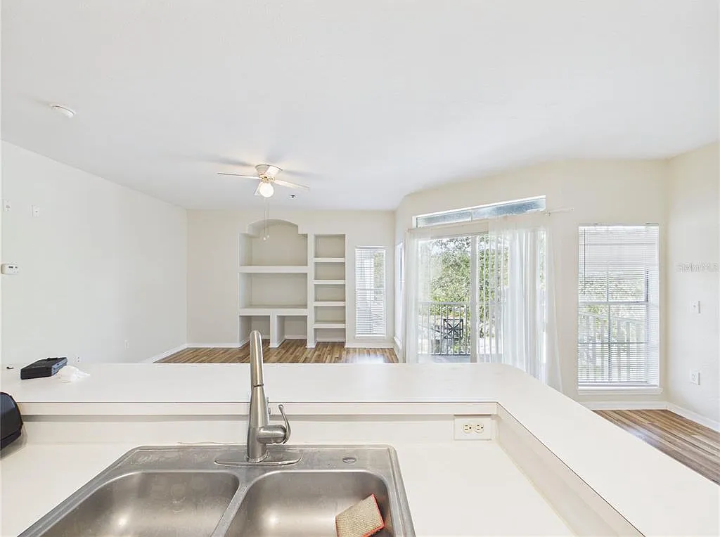 2 bed, 2.0 bath, 1113 sqft, $1,600 — Photo 3