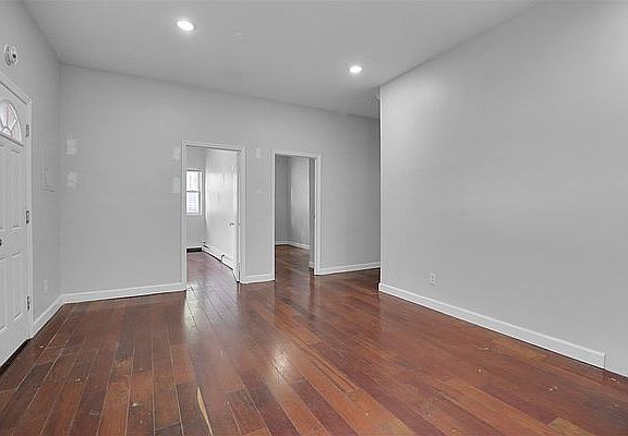 3rd image of 324 Chauncey St #2