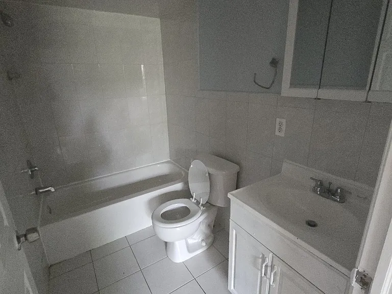 565 Bergen St #G2 — Photo 10