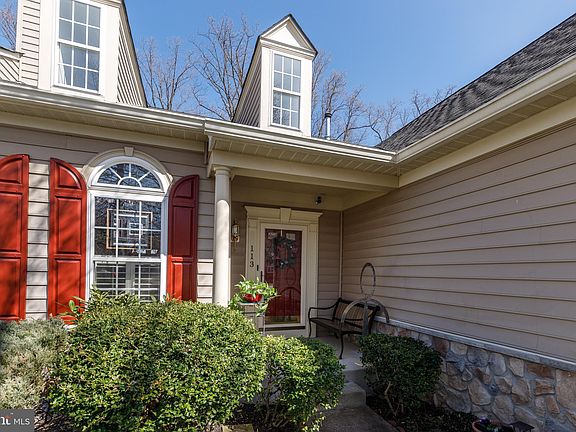 3rd image of 113 Teapot Ct